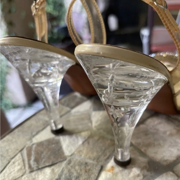 Vintage 1950’s Cinderella lucite High Heels - Picture 5 of 5